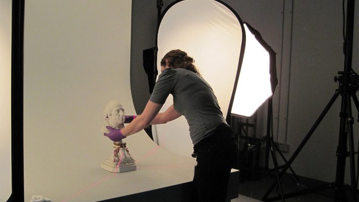 Conservator setting up ceramic object for digital capture. © Smithsonian Institution - Cooper Hewitt Online - Smithsonian design museum - design inspirations