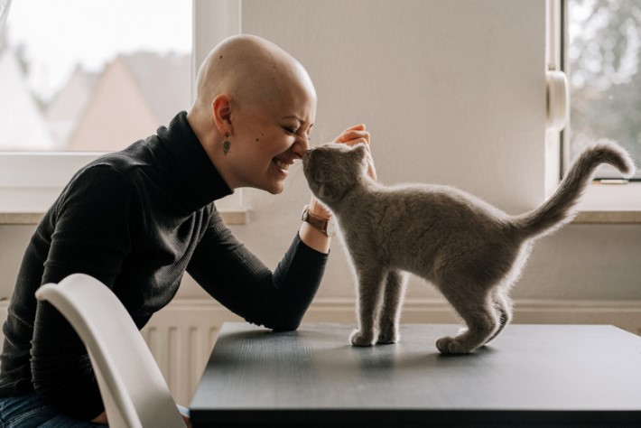 woman with bald head kissing a cat - Natural Beauty - Natural woman photos by Canva