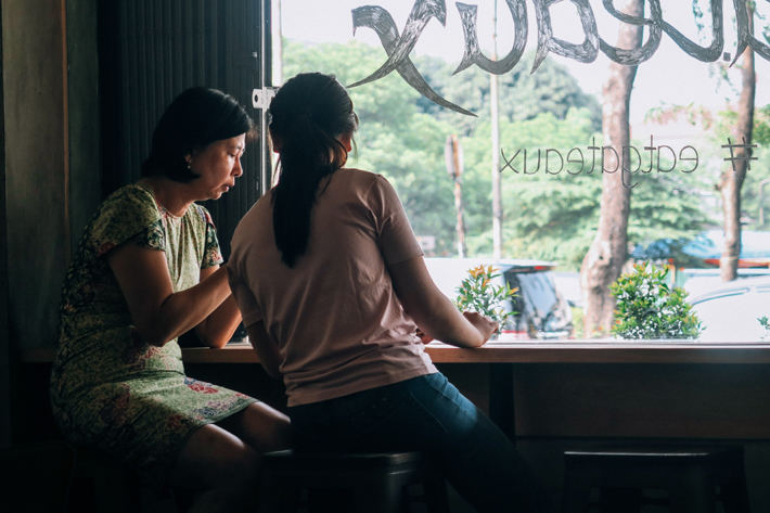 asian woman and young girl talking - mentoring young women - Photo by Farrel Nobel on Unsplash