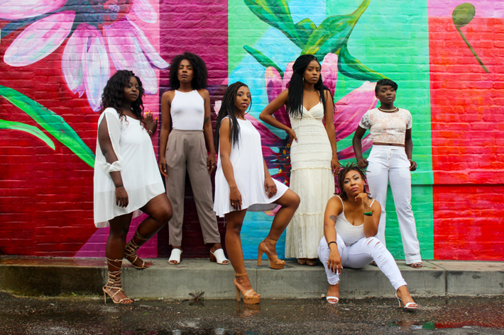 group of women with different body shapes Photo by Clarke Sanders on Unsplash