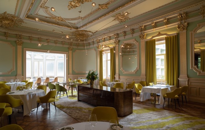 Luxury Hotels: Restaurant of Vila Foz Hotel & Spa 
