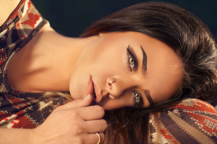 The timeless Cat Eye style. Photo by Atikh Bana unsplash