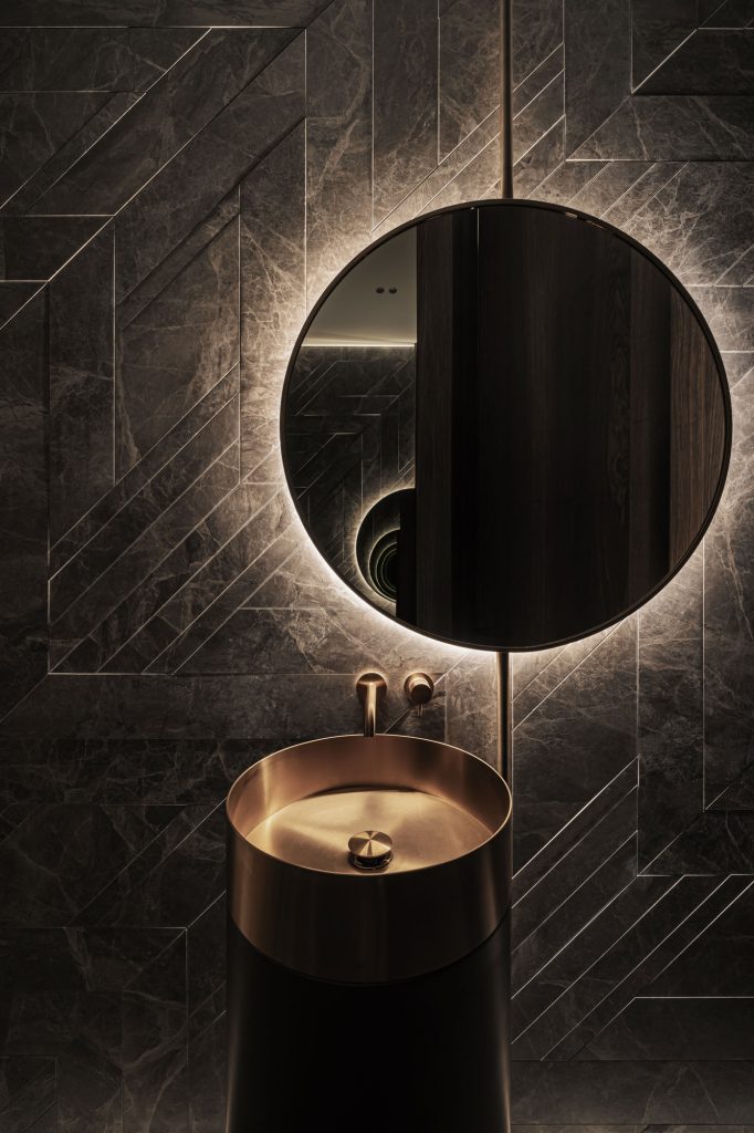 River stone and brass accents are also found in the guest bathroom.