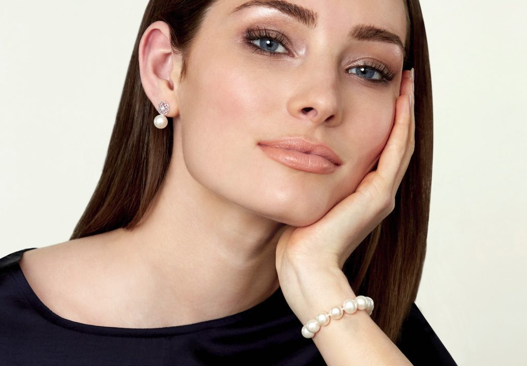 mothers day gift ideas 2021 the pearl source stylish women moms gift ideas pearl jewelry