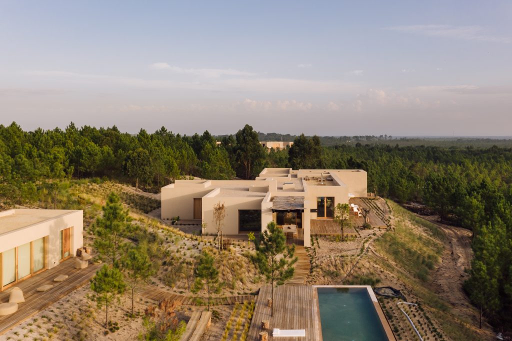 A residence at Melides Art designed by Esteva i Esteva - masterplan by Miguel Carvalho