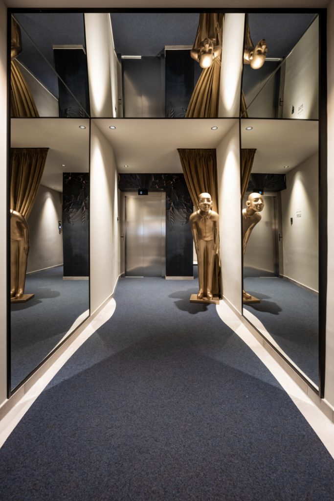 weisses kreuz hotel lobby