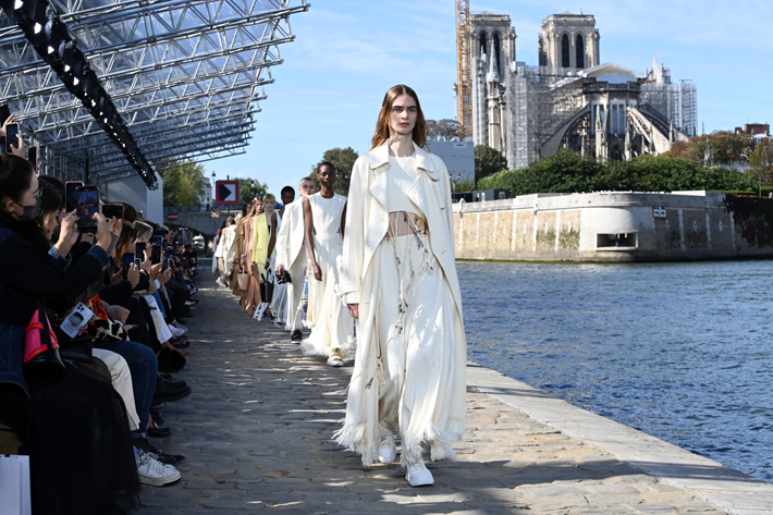 Chloe Runway Paris Fashion Week Spring/Summer 2022 show on September 30, 2021. (Photo by Pascal Le Segretain/Getty Images)