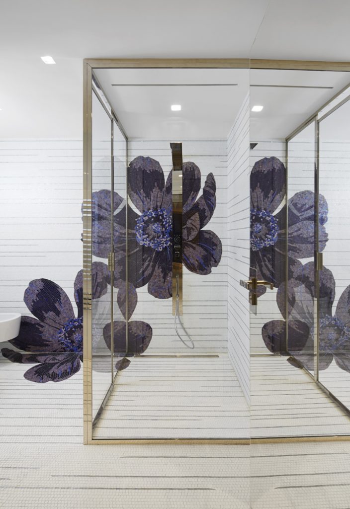 stephanie coutas bath shower Cannes - Francis Amiand