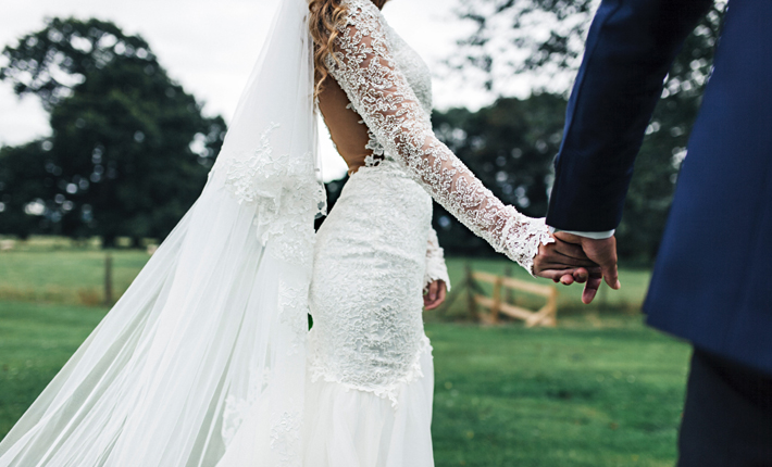 sustainable wedding tips dress rentals