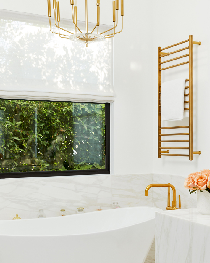 white and gold marble luxury bathroom