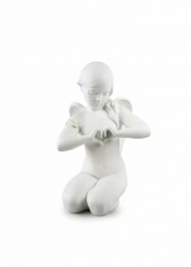 Heavenly Heart Angel by lladro