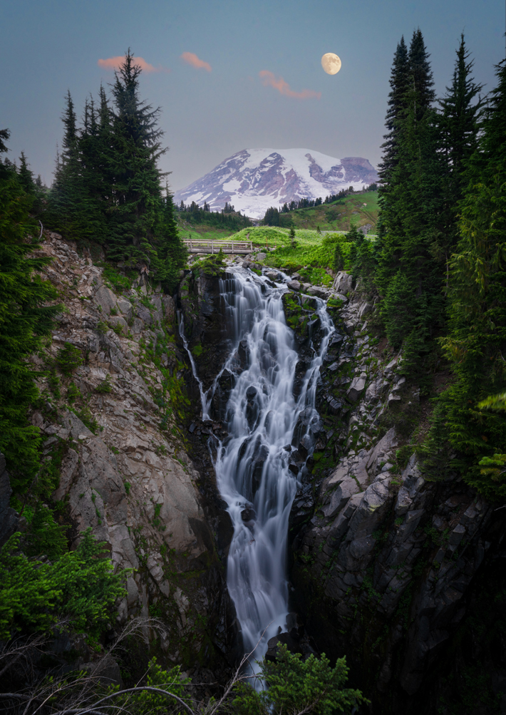 vacation in nature Mount Rainer, Washington (Photo by Intricate Explorer / Unsplash)