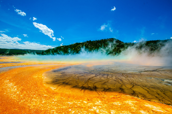 Yellowstone National Park (Photo by Jeromey Balderrama / Unsplash)