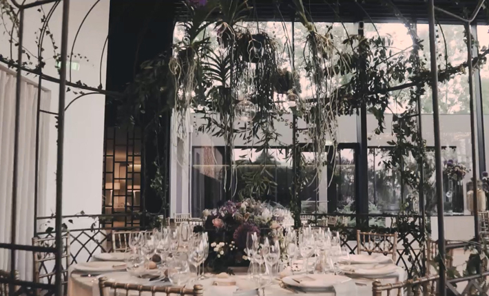 beautifully decorated wedding venue photo by @brunocoutofilmmaker