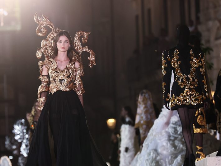 dolce gabbanna paris haute couture fall winter 2022 2023 black and gold trends