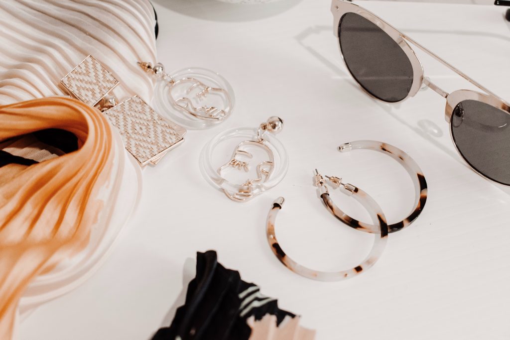styles for curvy figures fashion accessories unsplash - harper sunday