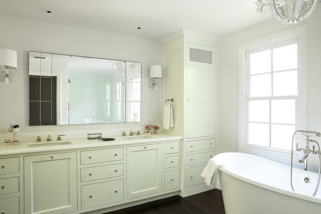 white bathroom jen dallas interior design photo by manalo langis