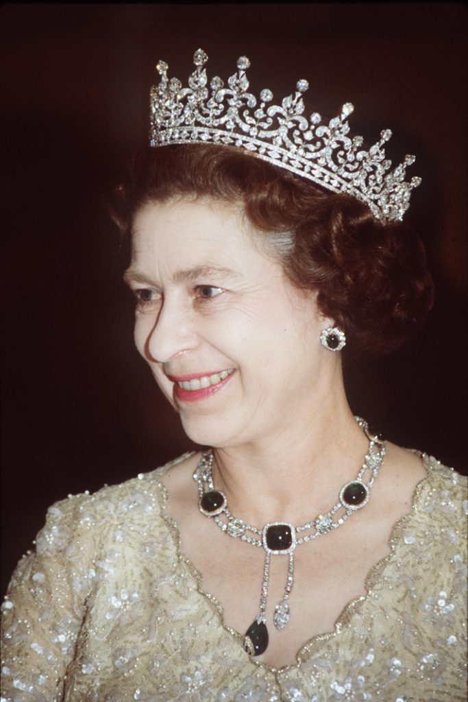 The Queen’s Necklace – A Sparkling Tribute to an Empowered Monarch