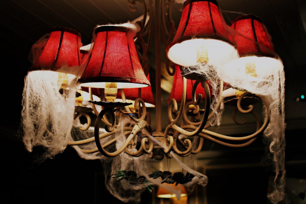 halloween décor tips spooky chandelier design