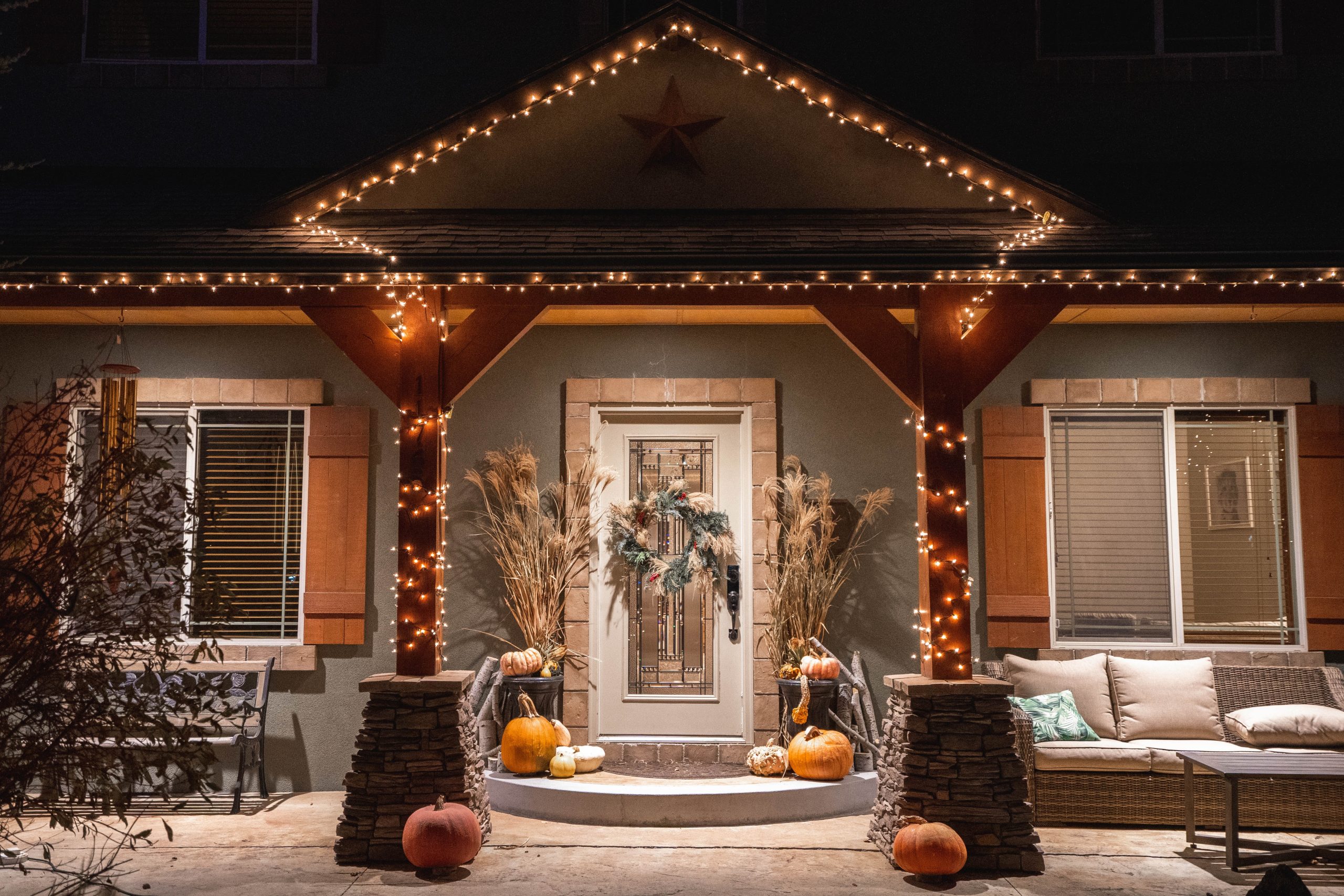 halloween décor entrance