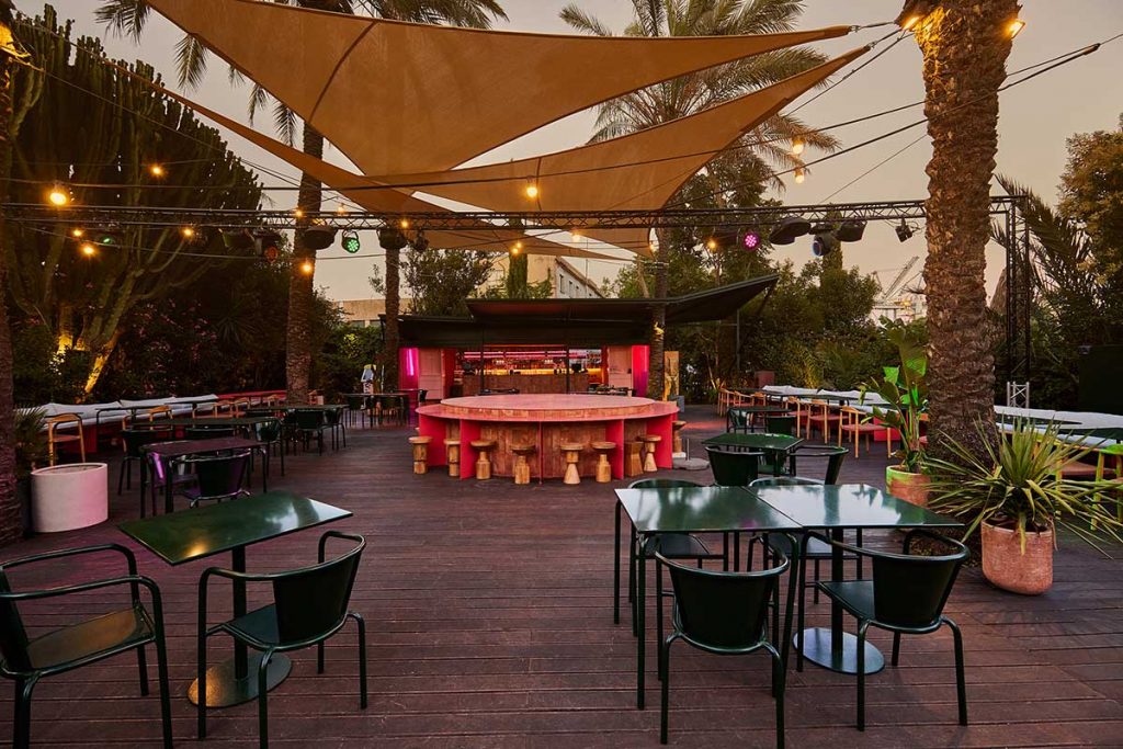 lat.a patio lisbon restaurant
