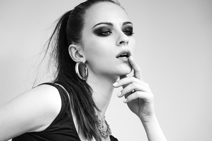 Smokey eye makeup ilyuza mingazova unsplash