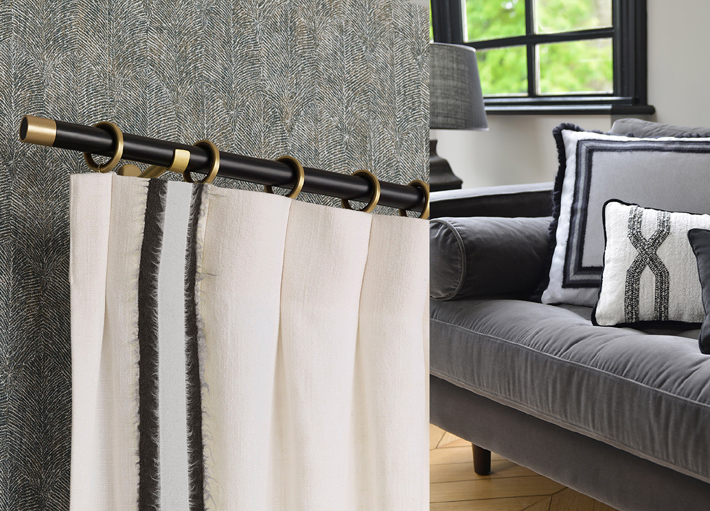 Houles
(Luxurious French trimmings)