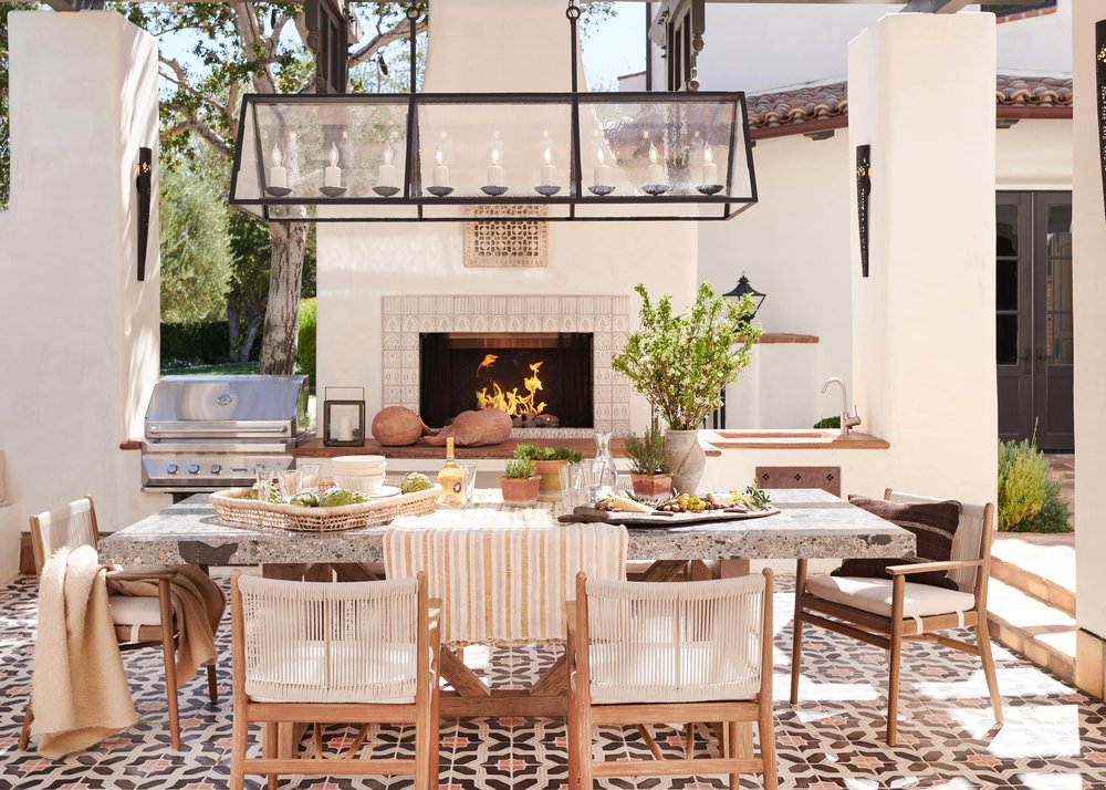 outdoor dining area Tammy Randall Wood's Home (Photos Courtesy of Interior Archeology)