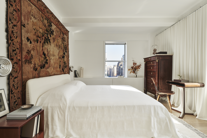 bedroom with vintage decor upper west side Manhattan 393 west end avenue