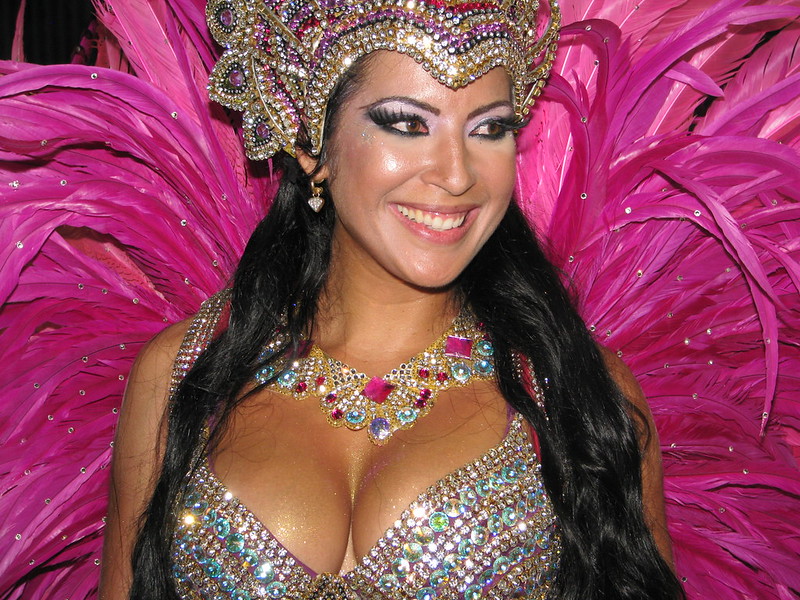 (Photo Carnaval.com Studios) carnaval costumes bejeweled