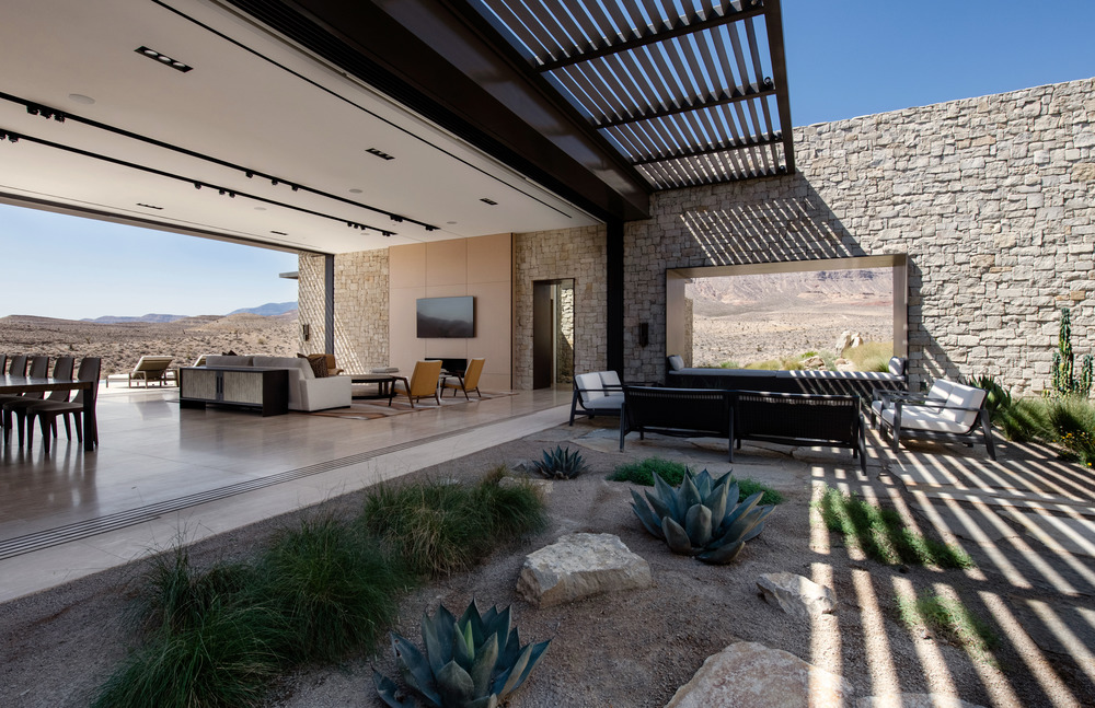 A Desert Oasis House by Daniel Joseph Chenin