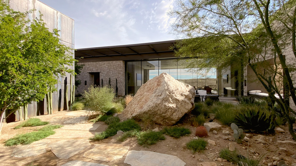 modern luxury desert oasis courtyard