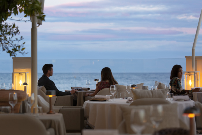 LE BLUE BAY @ Monte Carlo Bay Hotel
(© MONTE-CARLO Sea Bathing Society) best restaurants monaco