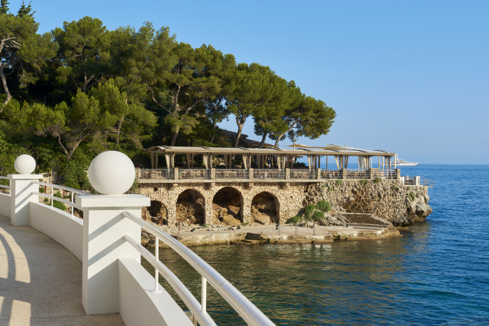 MONTE CARLO BEACH, Roquebrune-Cap-Martin, Franc but too close & good not to mention!
(© MONTE-CARLO Sea Bathing Society)