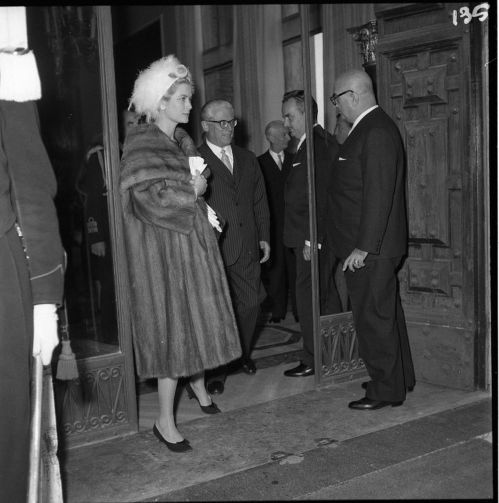 Princess Grace of Monaco and His Serene Highness Prince Rainier III of Monaco upon arrival at the Quirinale for their state visit, 1959 | Photo via Wikimedia Commons