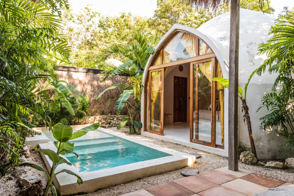 tropical plunge pool photo by Suzanne Rushton on Unsplash