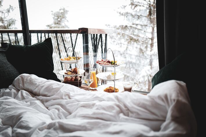 best places to ski at christmas skiing destinations and resorts to love for the holidays