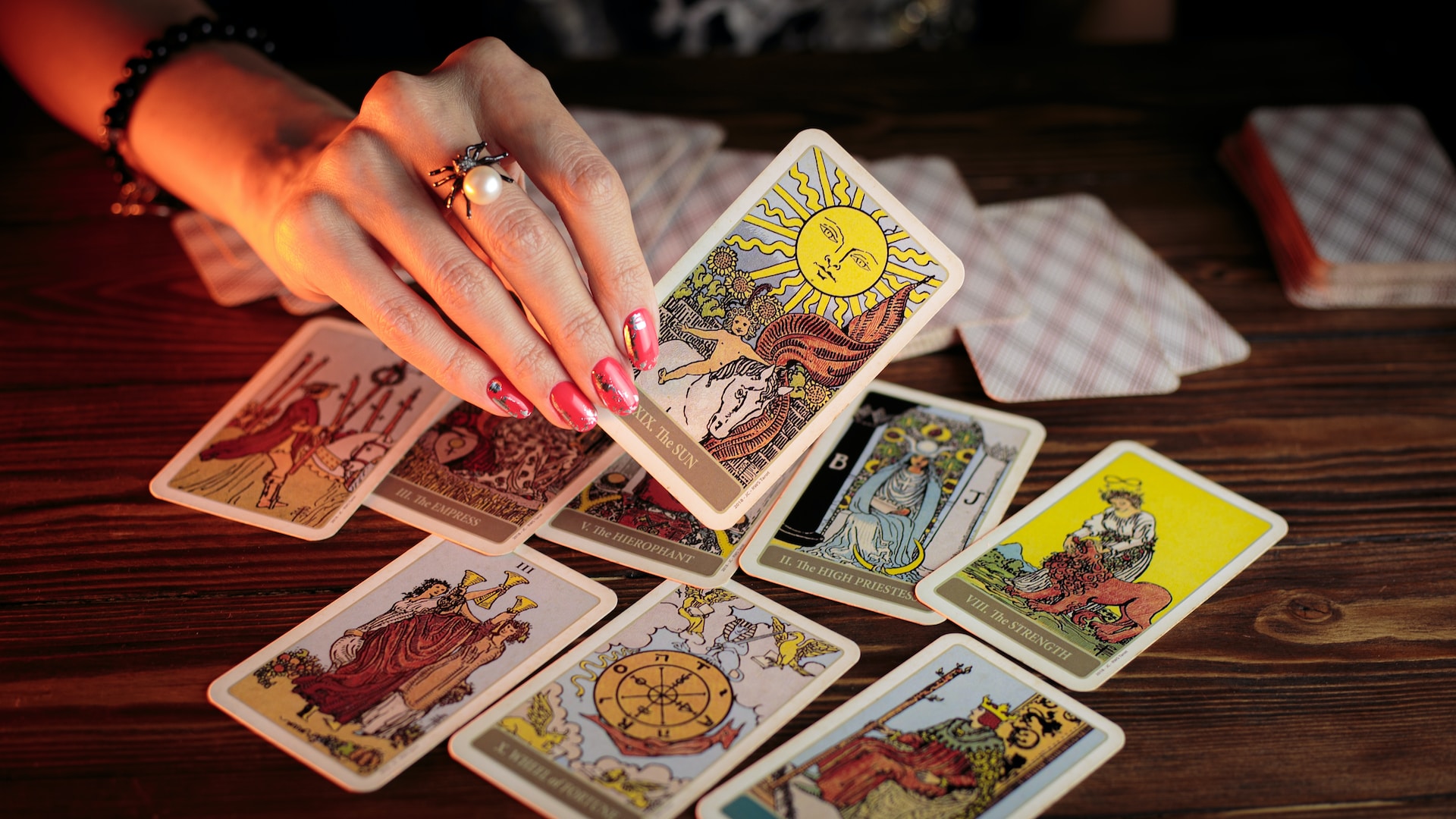 Understanding the Basics of Love Tarot Readings