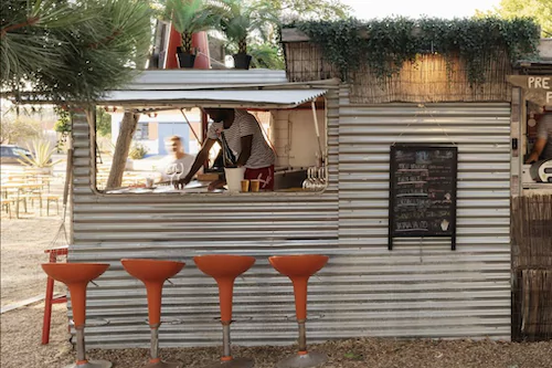 SAL Burger restaurant comporta