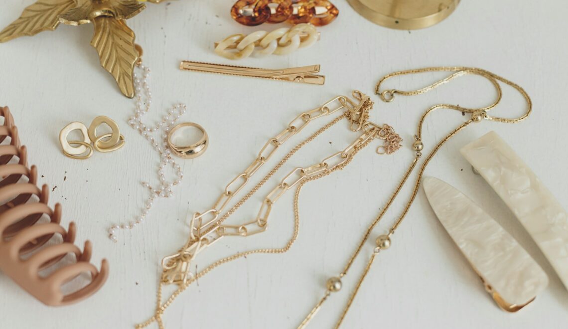 The Ultimate Guide to Buying Vintage Jewelry Wholesale: Tips and Tricks