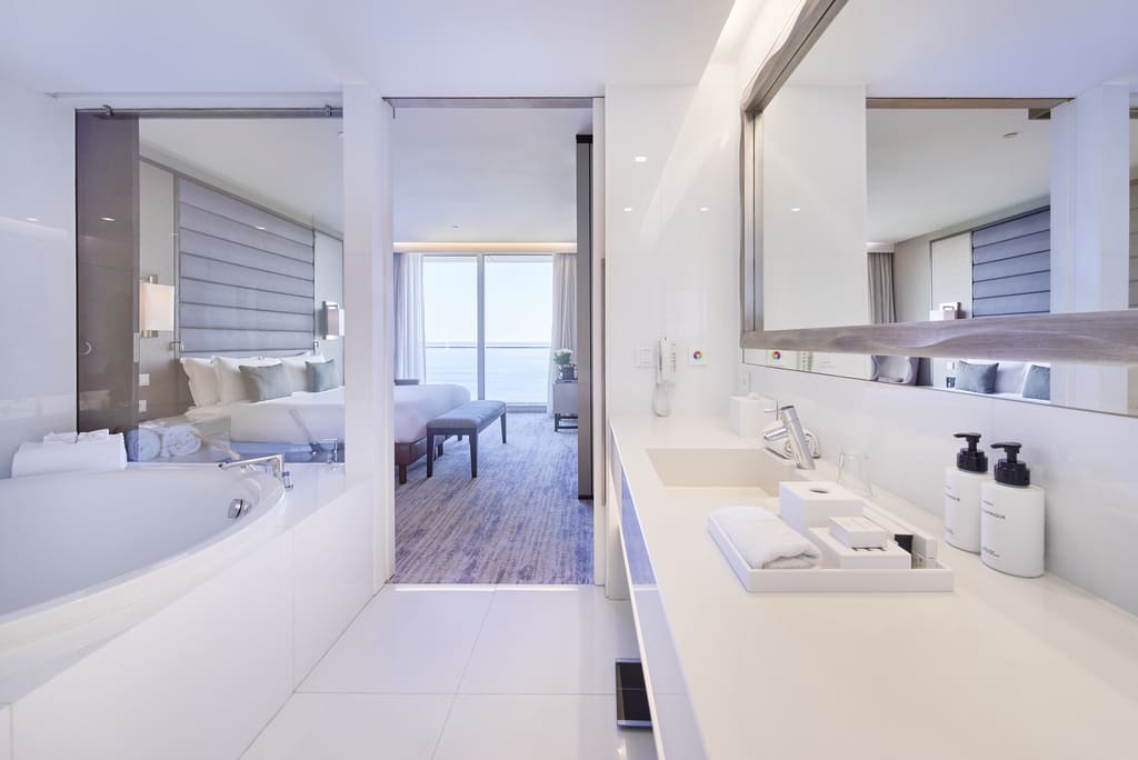 luxury hotel bathroom