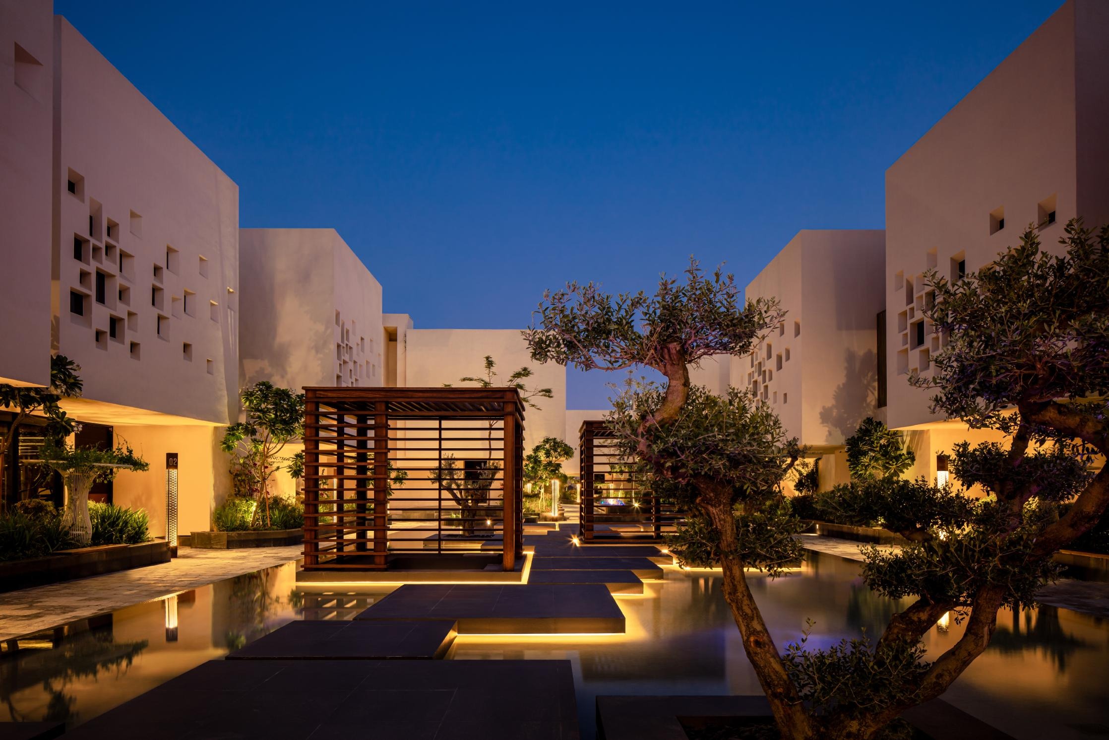The Biltmore Hotel Villas Dubai Exterior Night View Courtyard