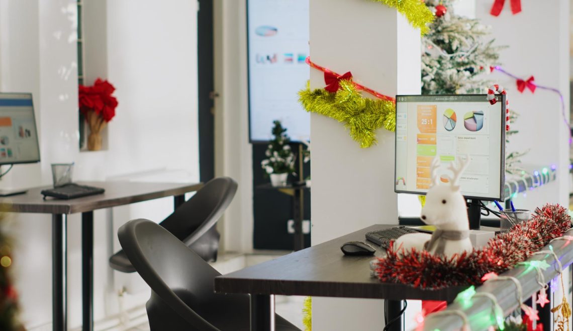 ufficio festivo di natale vuoto