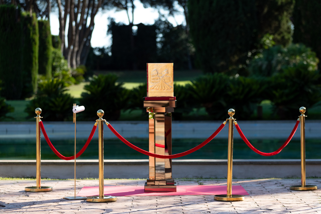 d'oro bespoke books gold covers