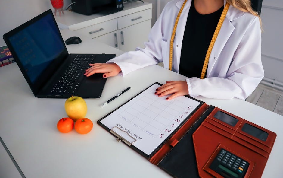 A registered dietitian consulting with a woman client at home