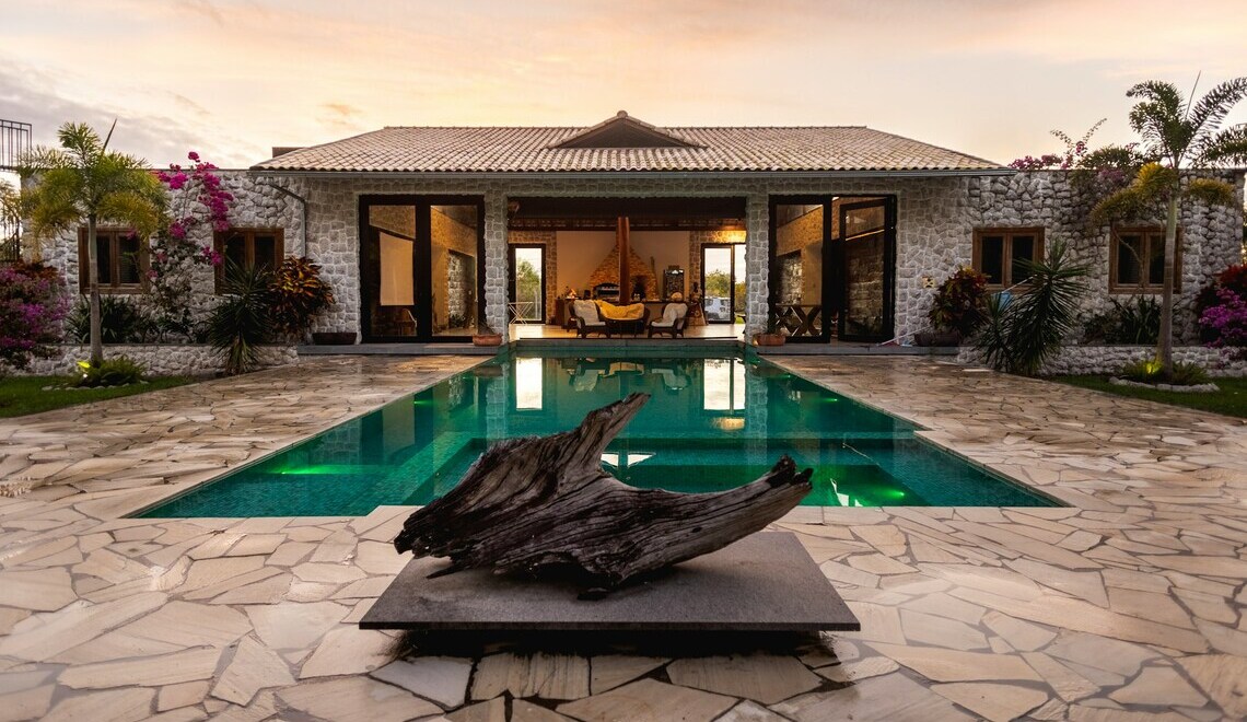 luxurious house with a pool