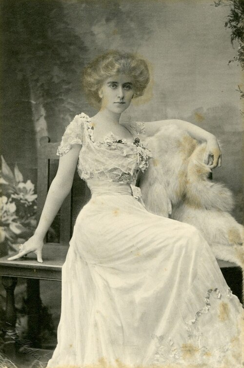 Photograph of Natalie Clifford Barney by Alice Hughes | Photo via Wikimedia Commons