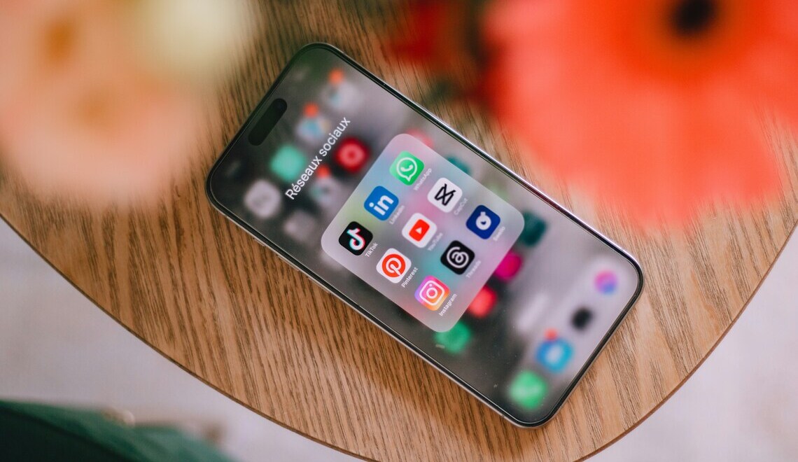 social media instagram community